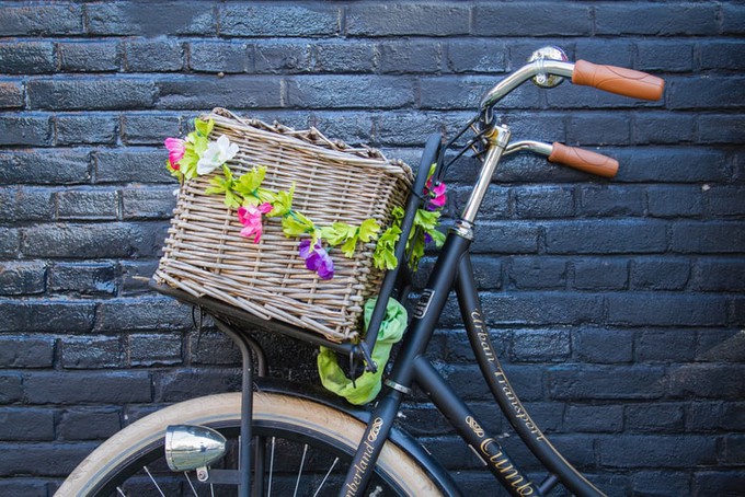 Tandheelkundig Nieuwe betekenis plaag Met deze simpele lifehack kun je fietsen met een lange jurk of rok | Blog  Duurzame Kleding | Project Cece