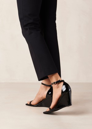 Gata Onix Black Leather Sandals from Alohas