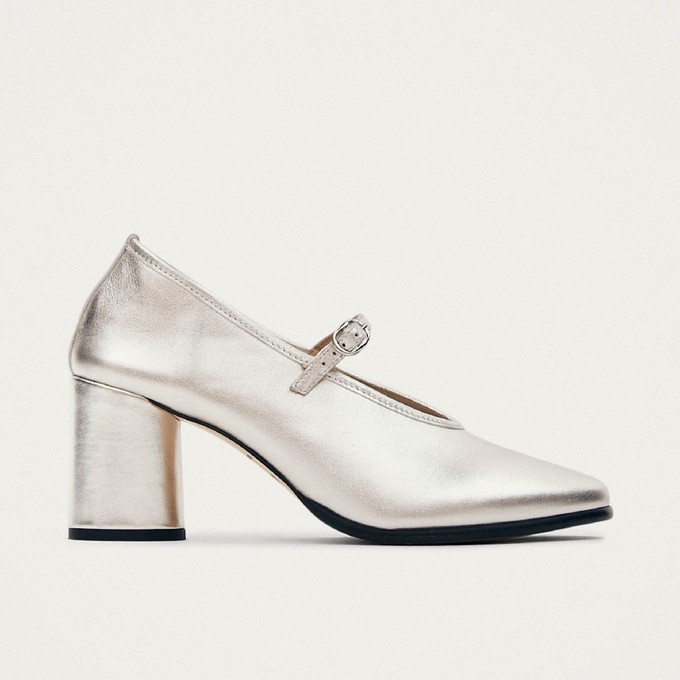 Esha Shimmer Silver Leather Pumps from Alohas