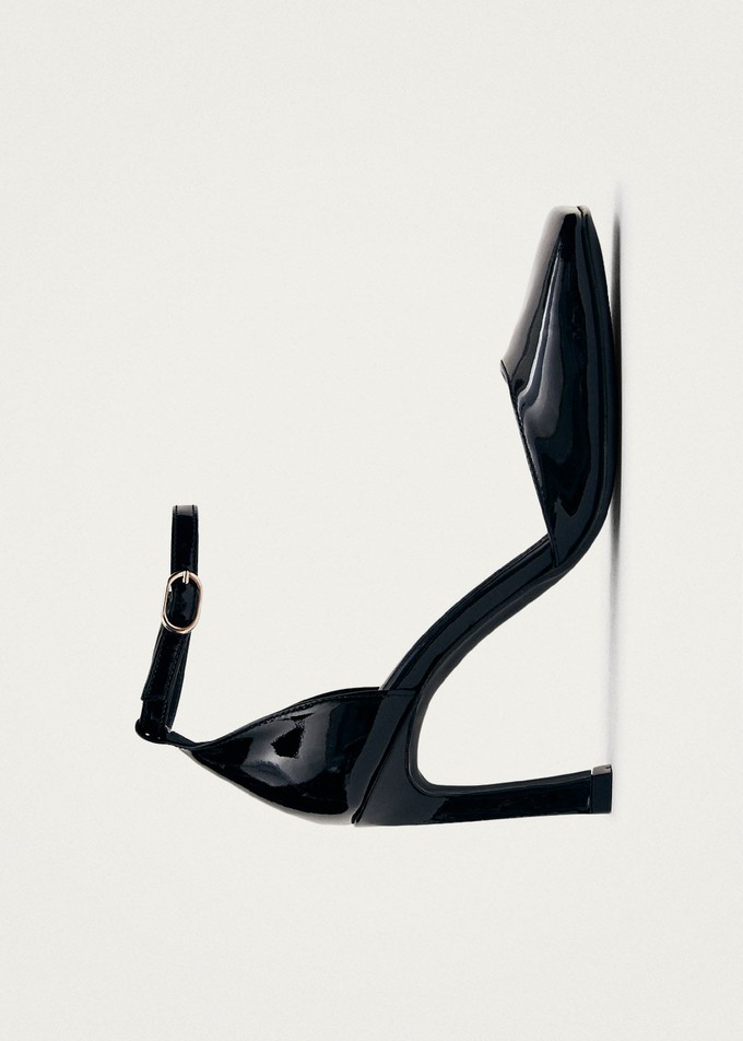 Liebe Onix Black Leather Pumps from Alohas