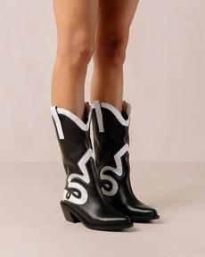 Mount Texas Black White Leather Boots via Alohas