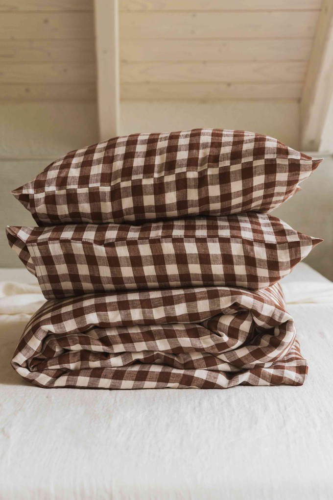 Linen bedding set in Mocha Gingham from AmourLinen