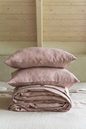 Linen bedding set in Dusty Rose from AmourLinen