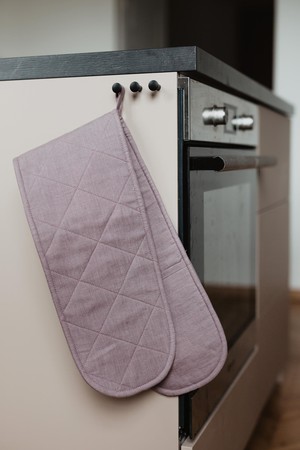 Linen double-oven mitt in Dusty Rose from AmourLinen