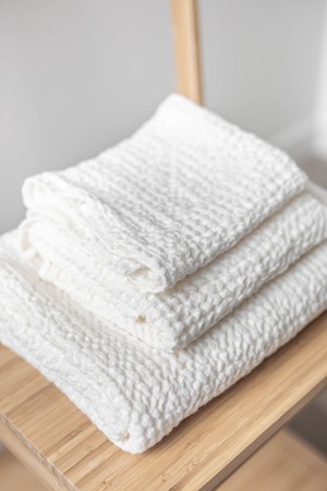 Linen waffle bath towel in White from AmourLinen