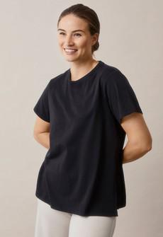 Maternity t-shirt with nursing access - Black via Boob Design