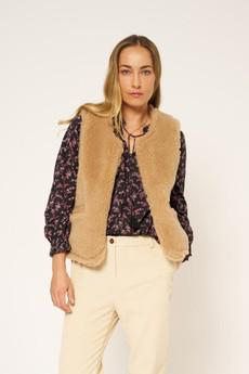 Cornela gilet - vanille via Brand Mission