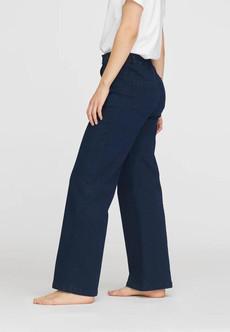 Serene pantalon - dark blue denim via Brand Mission