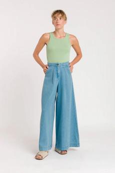 Elsa loose jeans - quennell light via Brand Mission