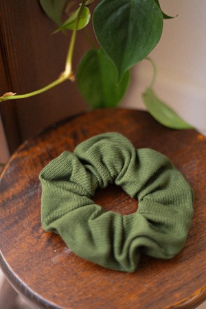 Scrunchie groen from Common & Sense