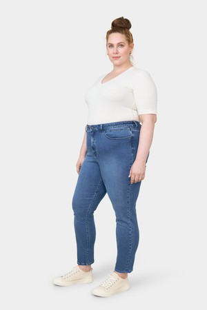 SUN UP Skinny Powerstretch - Curvy - Medium Blue from DAWN Denim