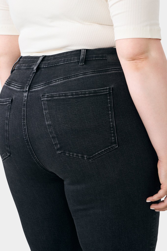 SUN UP Skinny Powerstretch - Curvy - Black Denim from DAWN Denim