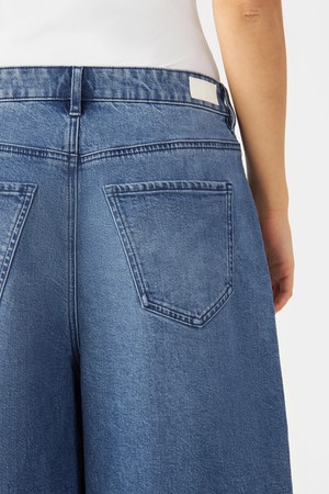 NOVI Baggy Minimal Stretch - Bermuda from DAWN Denim