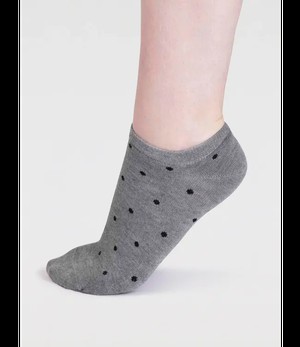 THOUGHT  •• Dottie Spotty Trainer Socks | Grey Marle from De Groene Knoop