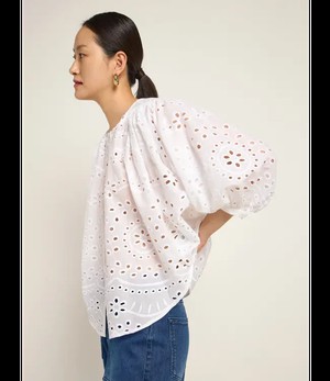 LANIUS •• Geborduurde blouse met ruches | Off white - Anglaise | Stickereibluse mit Krauseln from De Groene Knoop