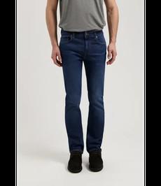 MUD Jeans •• Bryce Mid Straight - Medium Dark via De Groene Knoop