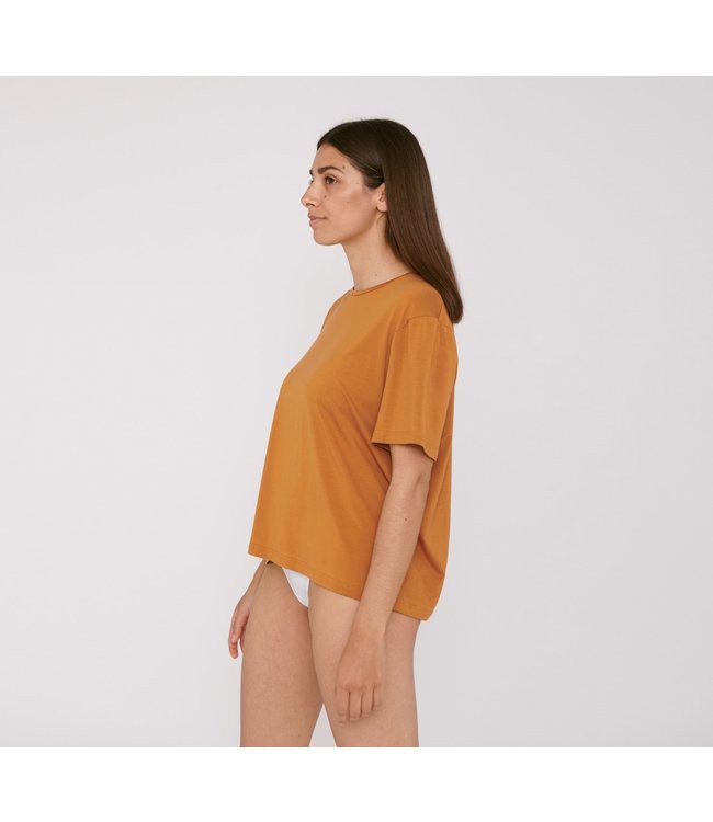 Organic Basics •• TENCEL™ Lite Tee | Ocher from De Groene Knoop