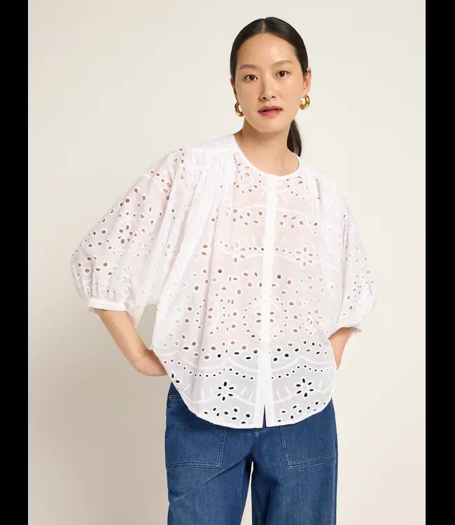 LANIUS •• Geborduurde blouse met ruches | Off white - Anglaise | Stickereibluse mit Krauseln from De Groene Knoop