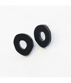 Studio NokNok •• oorbellen | STUD.01 BLACK from De Groene Knoop