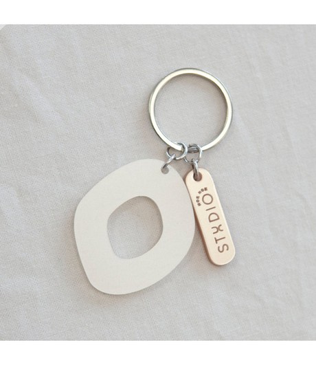 Studio NokNok •• KEYCHAIN.01.SILVER from De Groene Knoop