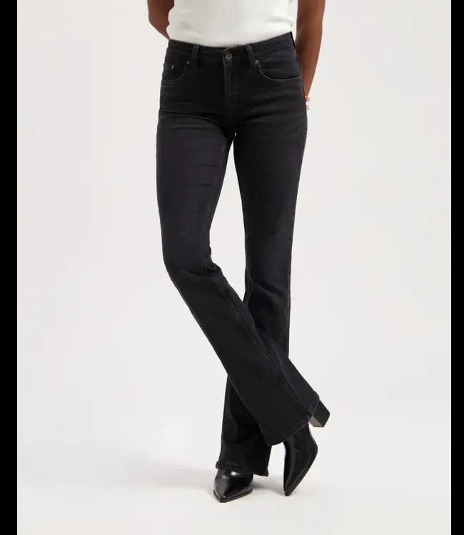 KUYICHI •• AMY BOOTCUT | Worn in Black from De Groene Knoop