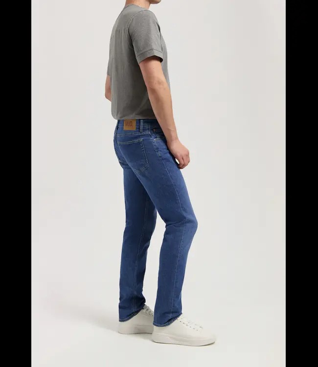 MUD Jeans •• Jeans Bryce Mid Straight - Authentic Indigo from De Groene Knoop