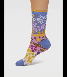 THOUGHT  •• Marguerite Floral Organic Cotton Socks | Light sapphire blue via De Groene Knoop