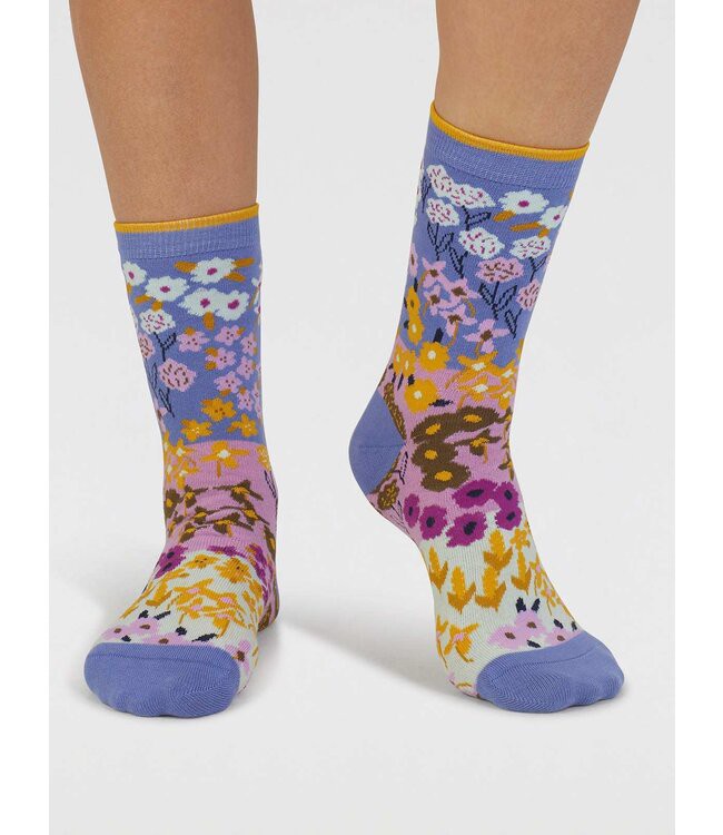 THOUGHT  •• Marguerite Floral Organic Cotton Socks | Light sapphire blue from De Groene Knoop