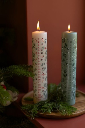 Adventskaars, takjes en bessen, lichtgroen, 25 cm from Dille & Kamille