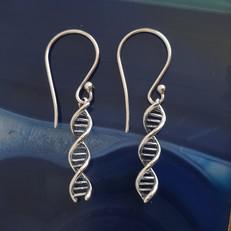 Zilveren oorbellen DNA dubbele helix via Fairy Positron