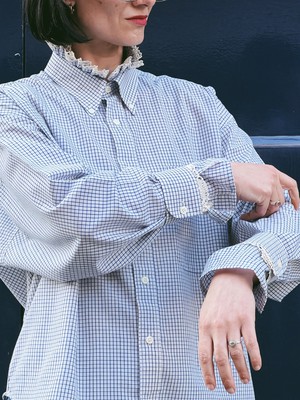 The "bOaN series" Blue dark Gingham Shirt - Antique Lace collar-cuffs from Fitolojio Workshop