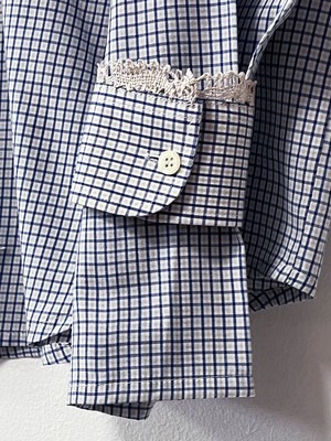 The "bOaN series" Blue dark Gingham Shirt - Antique Lace collar-cuffs from Fitolojio Workshop