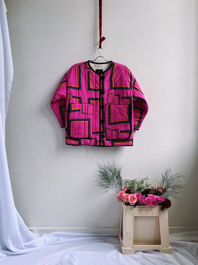 Our "MAGENTA  - OFF WHITE" Reversible Blanket Made Jacket - M from Fitolojio Workshop