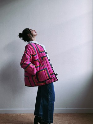 Our "MAGENTA  - OFF WHITE" Reversible Blanket Made Jacket - M from Fitolojio Workshop