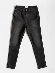 Skinny Jeans - Zwart via Five Foot Two