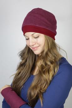 Organic cap Lumi, cotton fleece, bordeaux / aubergine via Frija Omina