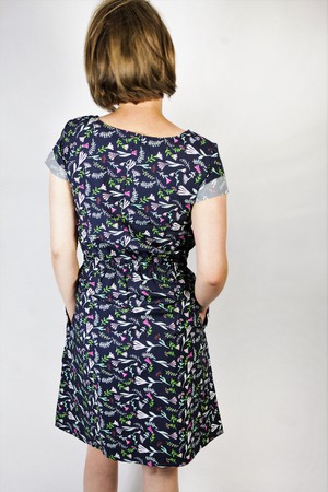 Organic dress Somrig, bunch of blue flowers from Frija Omina