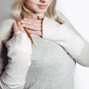 Organic wrist warmers Lumi, nude from Frija Omina