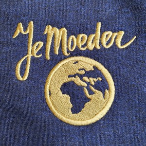 BIO HOODIE -geborduurd- BLAUW/CREME (UNISEX) from Je Moeder