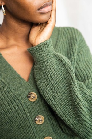 Baby alpaca knit cardigan Arequipa Olive from Jyoti - Fair Works