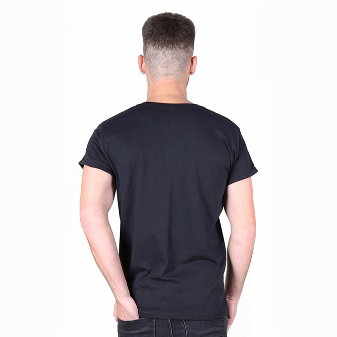 BASIC Männer T-Shirt Schwarz from Kipepeo-Clothing