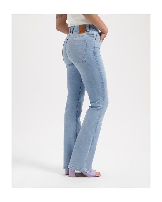 Zoe High Rise Bootcut Sky Blue from Kuyichi