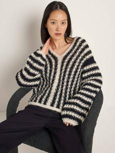 Striped v-neck jumper via LANIUS