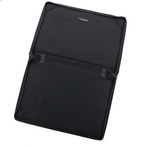 15,6 inch laptophoes van gerecyclede autoband - Fuerte from MoreThanHip