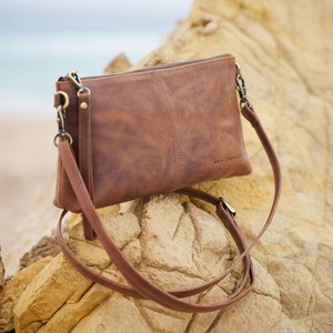 Crossbody tasje van mat bruin vintage ecoleer - Maidstone from MoreThanHip