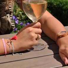 Ibiza inspired armbanden set met glaskraaltjes - blauw roze via MoreThanHip