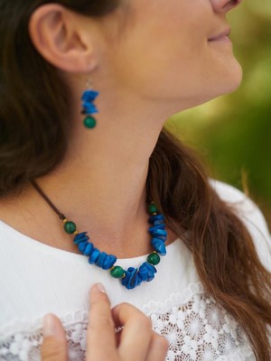 Verstelbare halsketting van tagua en acai - Alicia blauw/groen from MoreThanHip