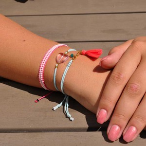 Ibiza inspired armbanden set met glaskraaltjes - blauw roze from MoreThanHip