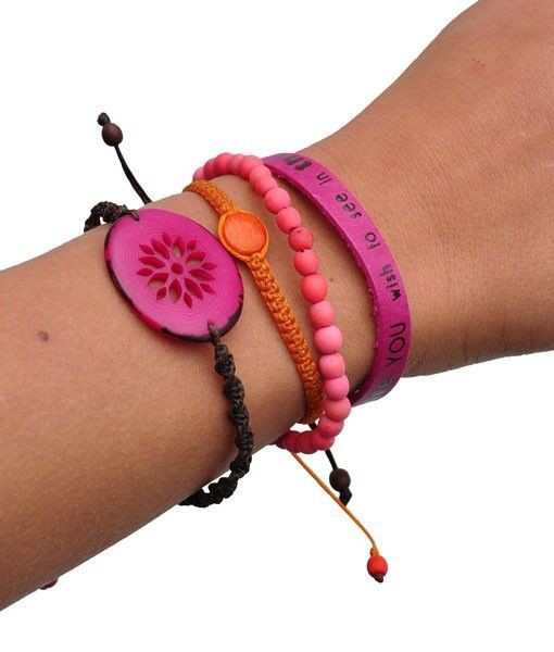 Colombianas - set van 4 handgemaakte armbandjes - fuchsia/koraal from MoreThanHip