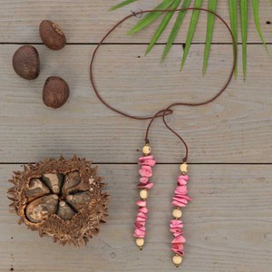 Omslag halsketting van tagua en acai - Natalia roze/crème from MoreThanHip